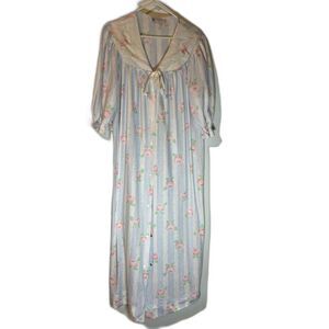 Vtg Vandmere Grannycore Lt Blue Pink Floral Embroidered Snaps Housecoat Robe M